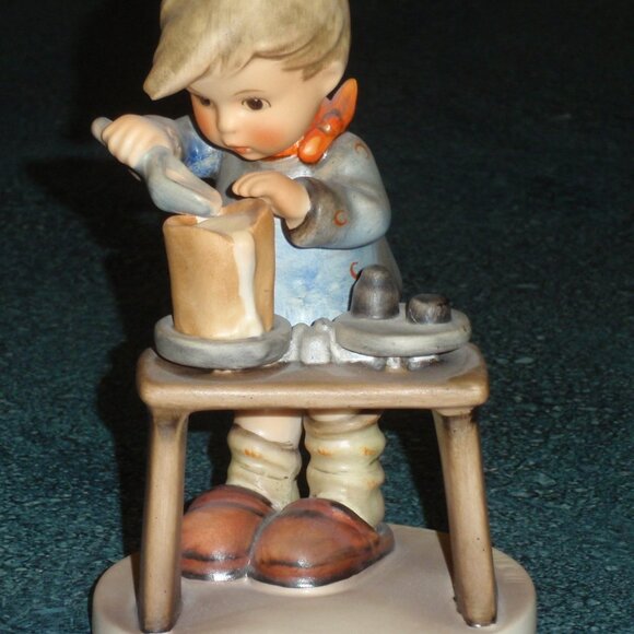 "A Fair Measure" Goebel Hummel Figurine #345 TMK5 ULTRA RARE EYES OPEN VERSION! - Picture 2 of 9